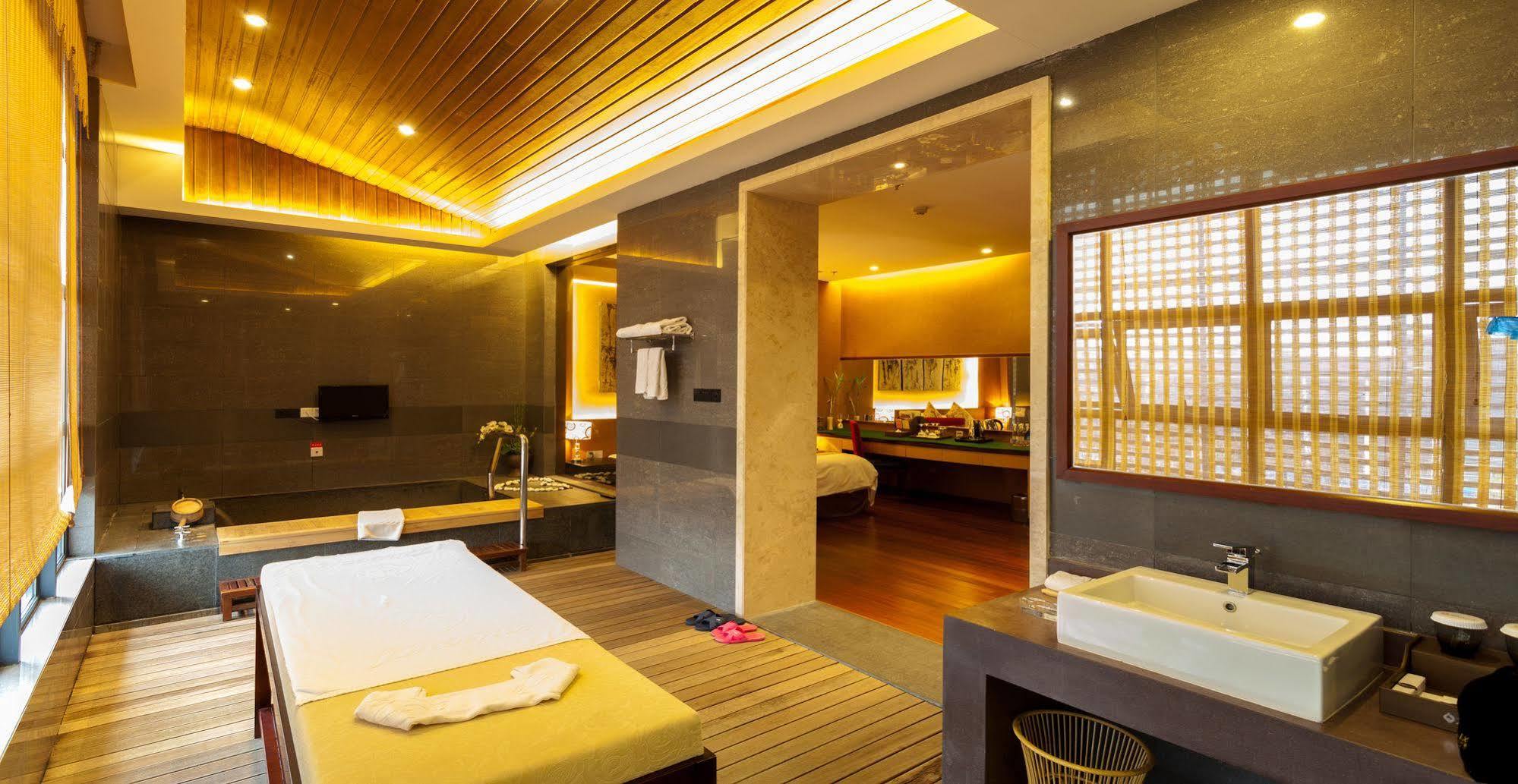 Suzhou Phoenix Hotspring Resort Zhangjiagang Exterior foto